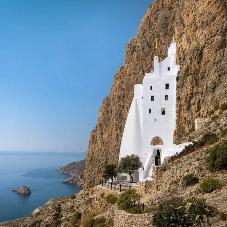Monaster Panagia Hozoviotissa – Amorgos, Grecja